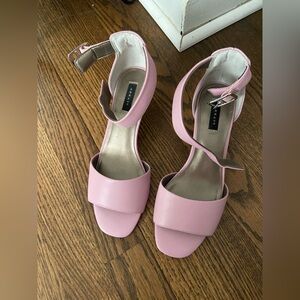 Array purple pumps